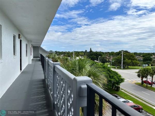 Boca Raton, FL 33428,9235 SW 8th St  #508