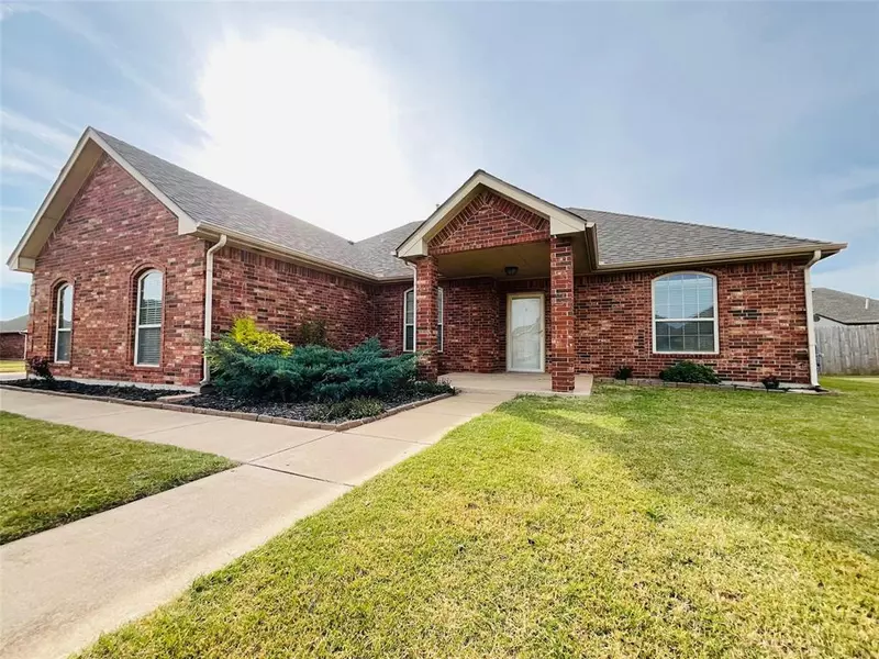 948 NE 30th Street, Moore, OK 73160