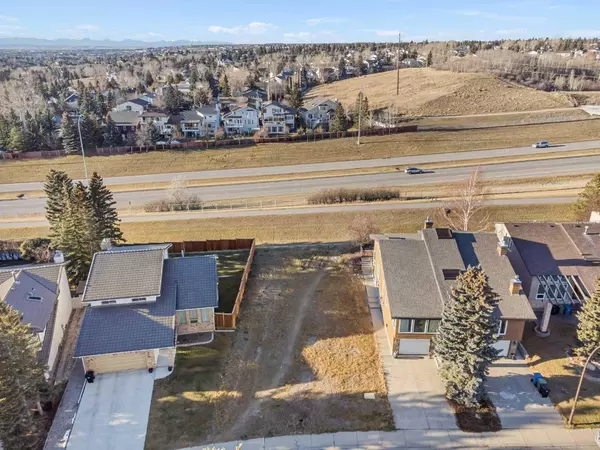 160 Edgehill Close Northwest, Calgary, AB T3A 2X1