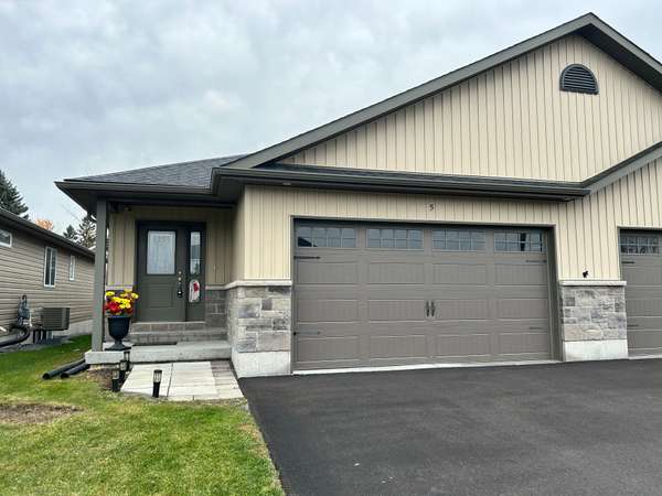 5 Cobblestone ST,  Belleville,  ON K8P 0E2