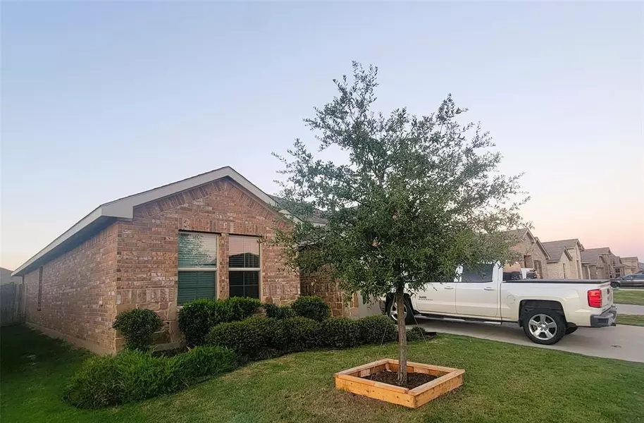 3400 Quiet Valley Road, Fort Worth, TX 76123