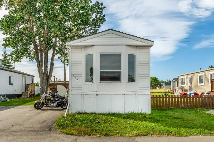 127 Sunset WAY NE, High River, AB T1V 1J4