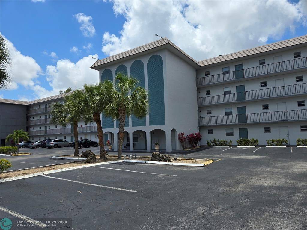 Deerfield Beach, FL 33064,4311 Crystal Lake Dr  #116