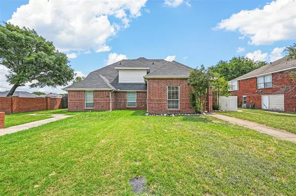 902 Wentwood Drive, Desoto, TX 75115