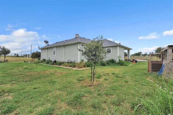 Barry, TX 75102,6472 County Road 1160