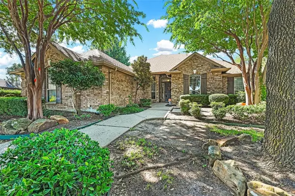 3808 Denise Court, Arlington, TX 76001