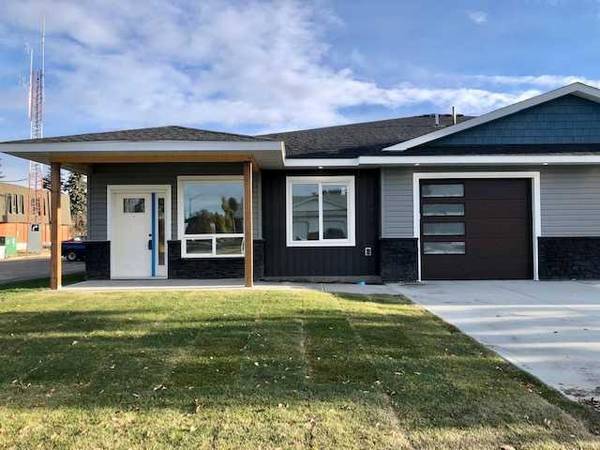 4738 49A AVE ##2, Lacombe, AB T4L 1N4