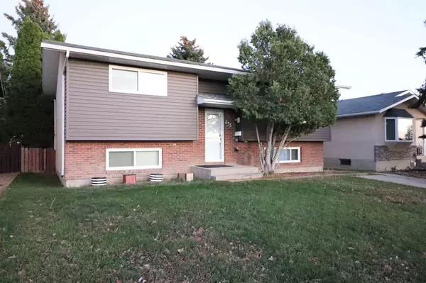 633 6 ST Southeast, Redcliff, AB T0J 2P2