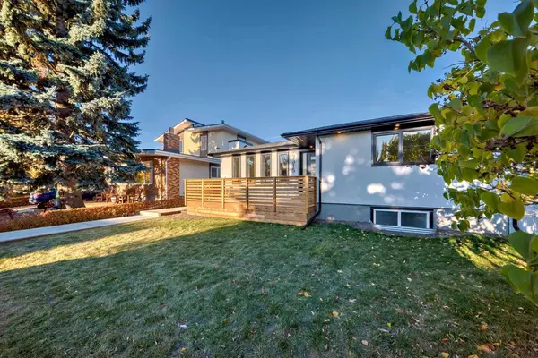 3315 Constable PL Northwest, Calgary, AB T2L0K9