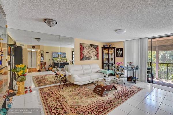 Delray Beach, FL 33484,5340 Las Verdes Cir  #303