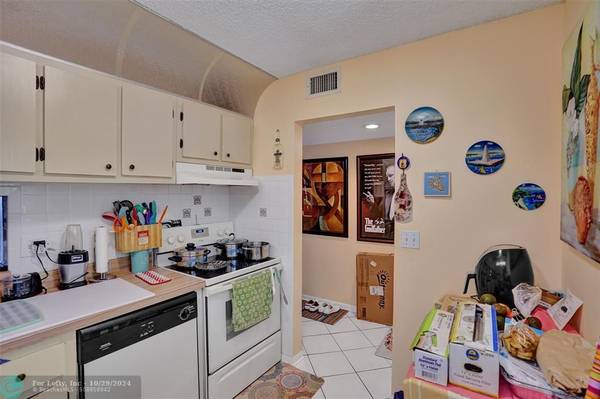 Delray Beach, FL 33484,5340 Las Verdes Cir  #303