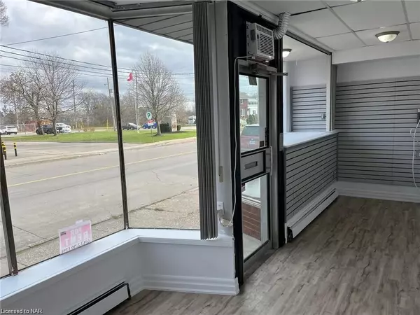 Port Colborne, ON L3K 4J5,832 KING ST