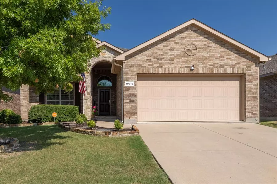 10913 Emerald Park Lane, Fort Worth, TX 76052