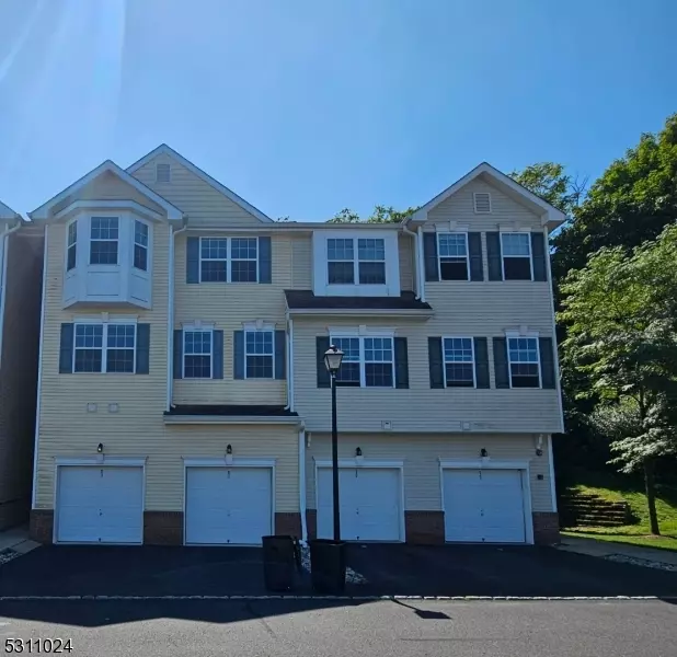 83 Conover Ter, Lebanon Boro, NJ 08833