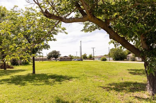 611 N Avenue F, Olney, TX 76374