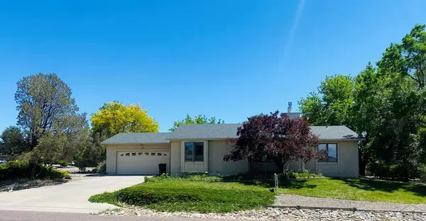 370 W Pin High Dr, Pueblo West, CO 81007