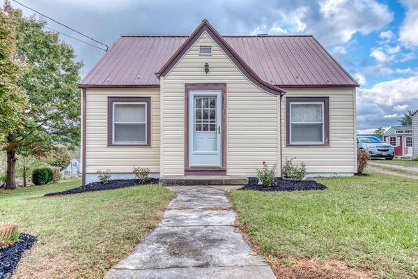 116 Sprinkle Ave, Marion, VA 24354