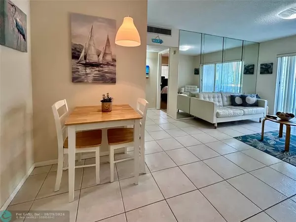 Pompano Beach, FL 33062,424 N Riverside Dr  #206