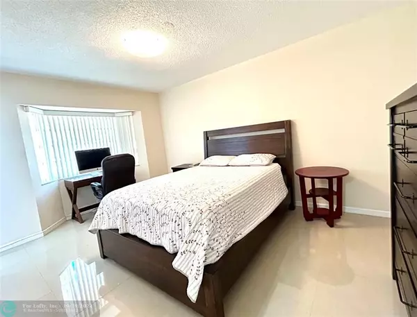 Pompano Beach, FL 33062,424 N Riverside Dr  #206