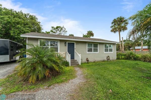 2211 N 44th St, Fort Pierce, FL 34946