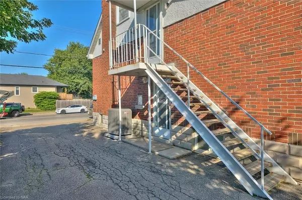 Welland, ON L3B 1Y7,87 SOUTHWORTH ST