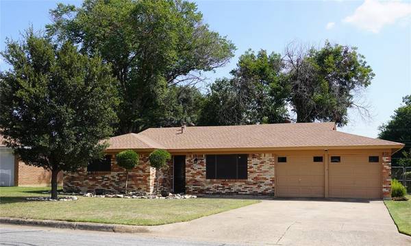 309 Hallmark Drive W,  Fort Worth,  TX 76134