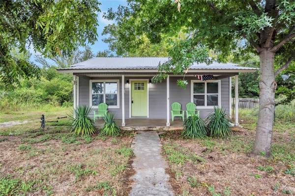 708 Sheffield Avenue, Llano, TX 78643