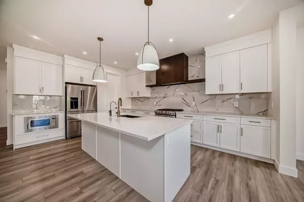 Calgary, AB T3H 6A2,412 412 Discovery Pl SW PL