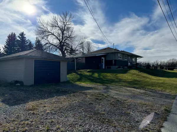 690 Florence ST, Pincher Creek, AB T0K 1W0