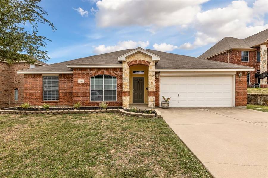 916 Azalea Court, Burleson, TX 76028