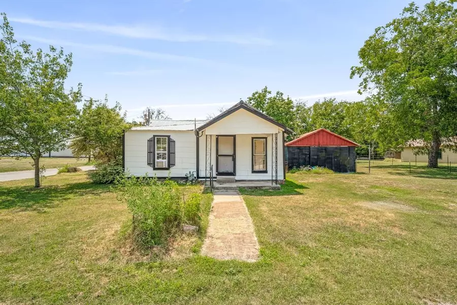 690 S 6th, Stephenville, TX 76401