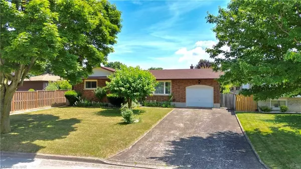 St. Catharines, ON L2M 7G5,24 SHADE TREE CRES