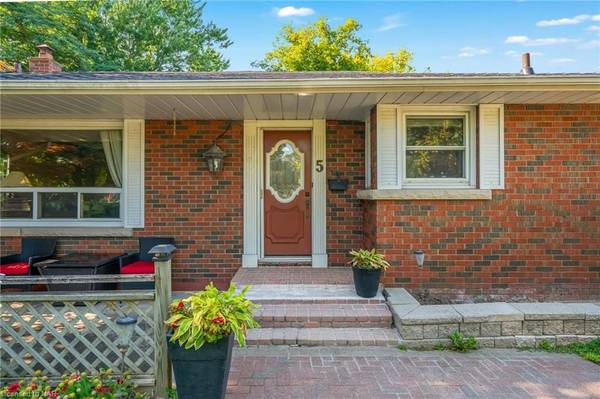 St. Catharines, ON L2M 2N2,5 GLENCAIRN DR