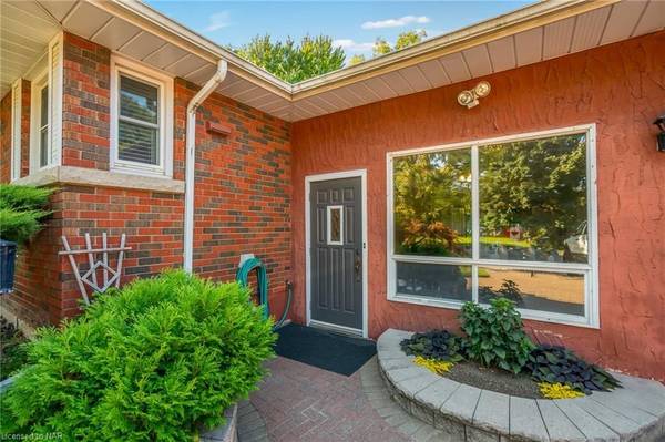 St. Catharines, ON L2M 2N2,5 GLENCAIRN DR