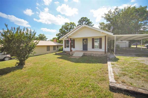 202 S 7th Street, Jacksboro, TX 76458