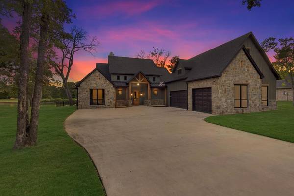 812 Waters Edge Drive,  Corsicana,  TX 75109