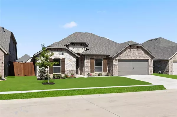 1012 Moss Grove Trail,  Justin,  TX 76247