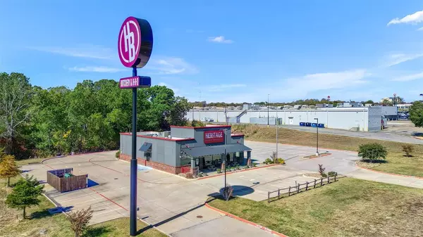 Denison, TX 75020,211 N US Hwy 75