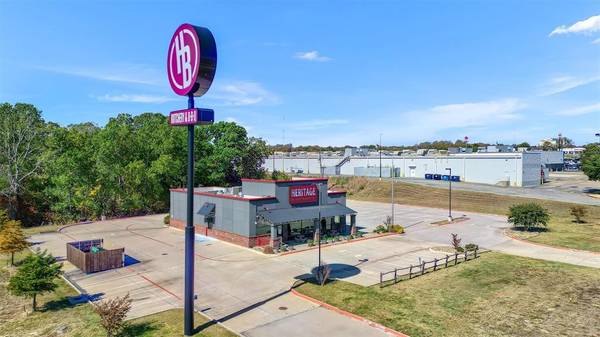 Denison, TX 75020,211 N US Hwy 75