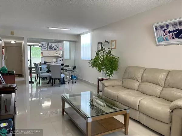 Coral Springs, FL 33065,8441 Forest Hills Dr  #204