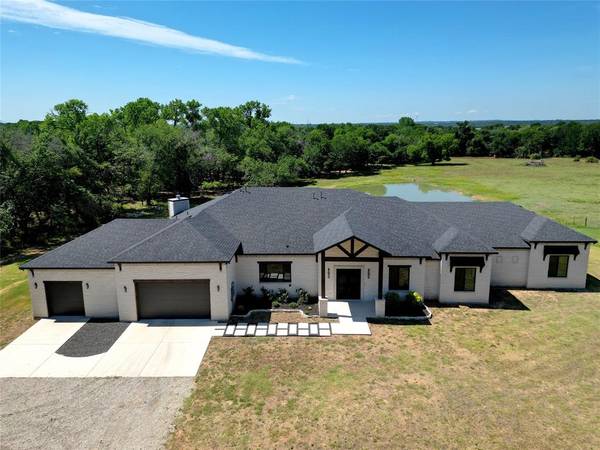 490 E Ladybird Lane, Azle, TX 76020