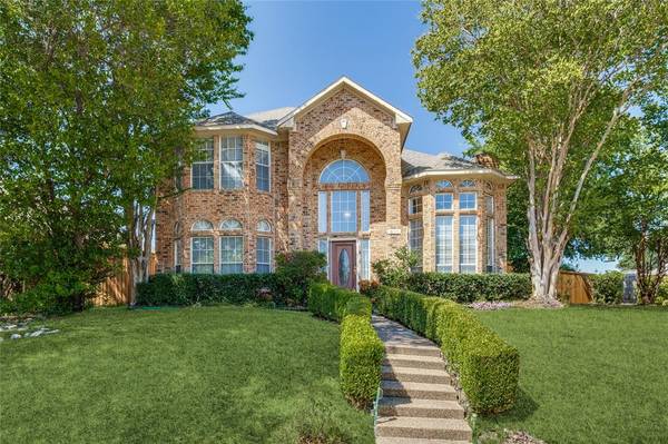 9117 Lakepointe Avenue, Rowlett, TX 75088