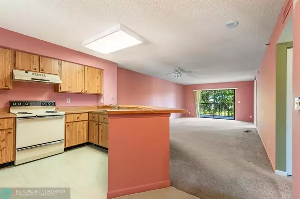 Pompano Beach, FL 33069,2215 Cypress Island Dr  #308