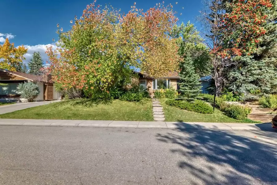 3420 Button RD NW, Calgary, AB T2L 1N1