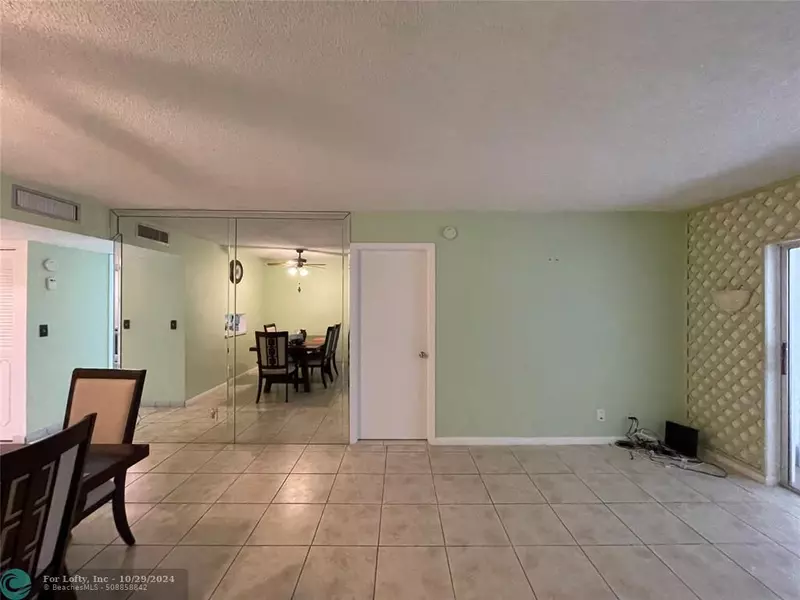 2901 NW 46th Ave  #209, Lauderdale Lakes, FL 33313