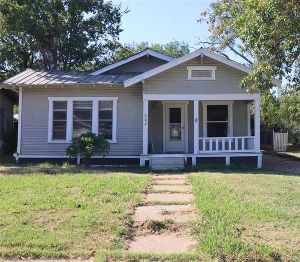 207 S Connellee Avenue, Eastland, TX 76448