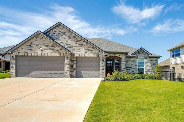 1074 Oak Knoll Drive, Burleson, TX 76028