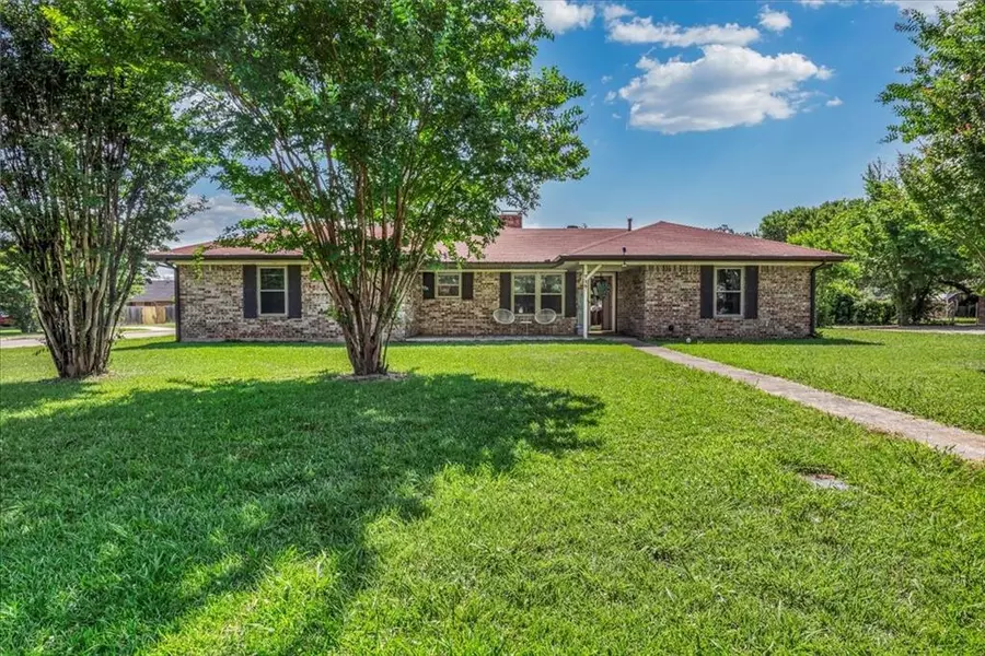 715 42nd Street SW, Paris, TX 75460