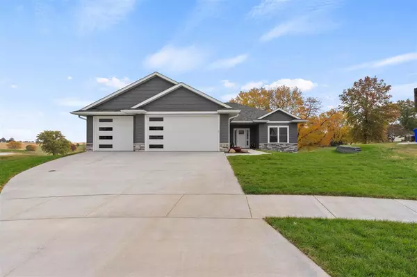 4 Serenity Cir, West Branch, IA 52358