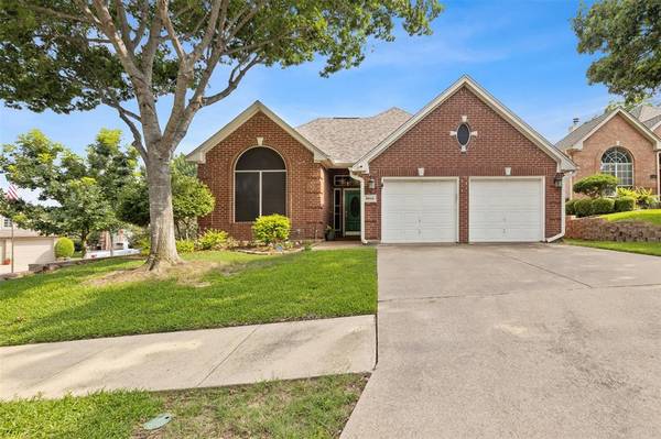 3010 Oak Cove Road, Arlington, TX 76017